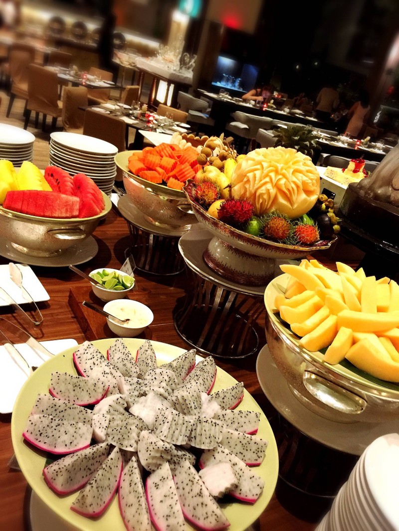 มุมผลไม้แกะสลักได้สวยงามค่ะ