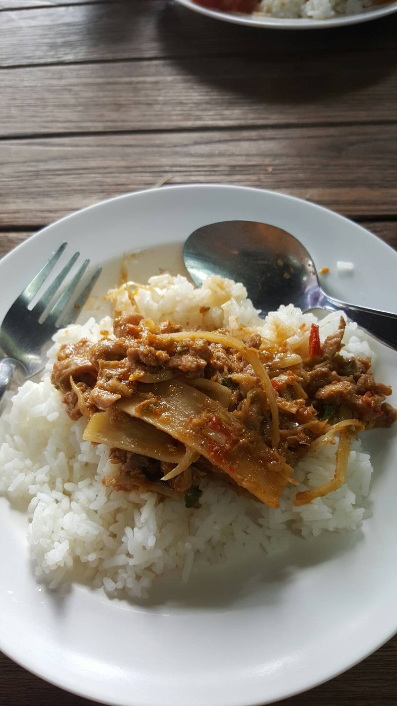 จานละ 30 บาท อิ่มมาก ข้าวนุ่ม