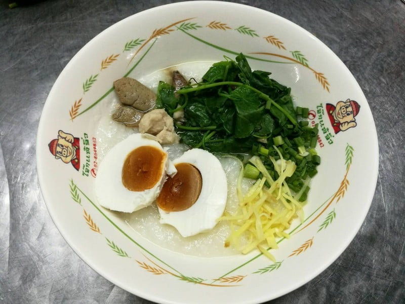 โจ๊กหมูตำลึง ไข่เค็ม