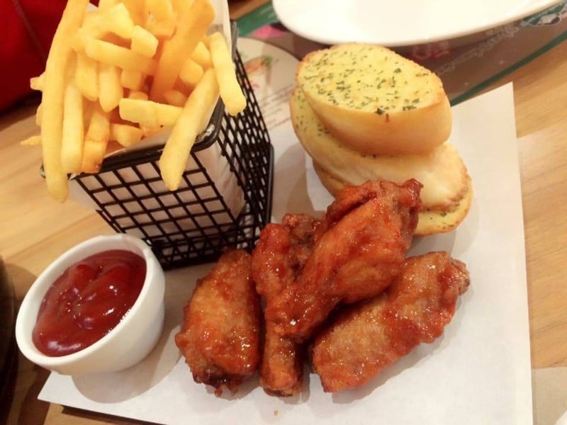 เหมือนชุดออเดิรฟ์ เราว่าชุดนี้คุ้มค่านะ ทานได้หลากหลาย