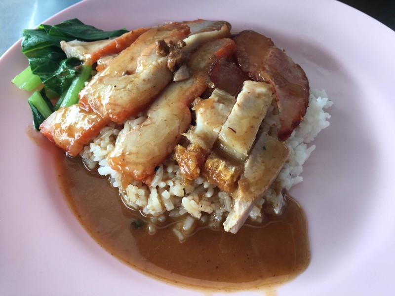 เม็ดข้าวแฉะเกินไป บวกกับน้ำราดฉ่ำๆหวานๆ เลยไม่อร่อยเท่าที่ควร 