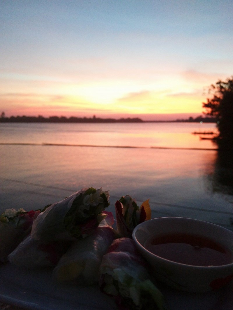 รับประทานอาหารพร้อมบรรยากาศดีๆ