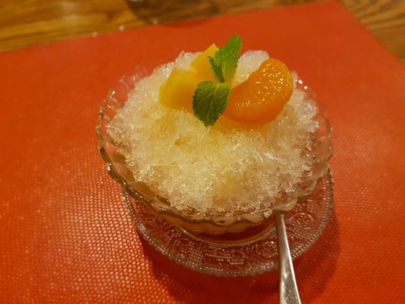 ☆☆☆☆ผลไม้3อย่างใต้ถ้วย เกล็ดน้ำแข็งหยาบๆ กับน้ำเชื่อมออกซ่าๆ สดชื่นดี