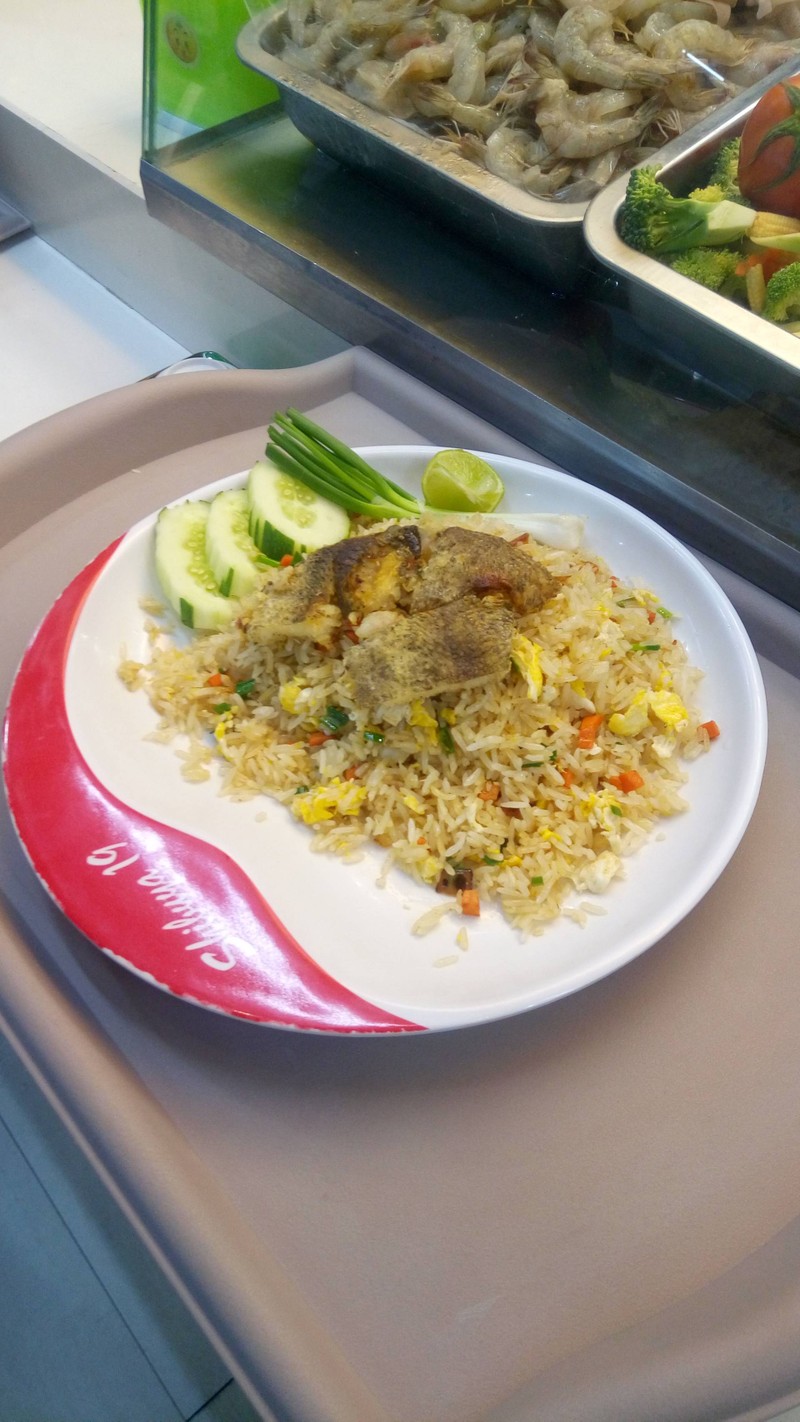 ข้าวผัดปลา