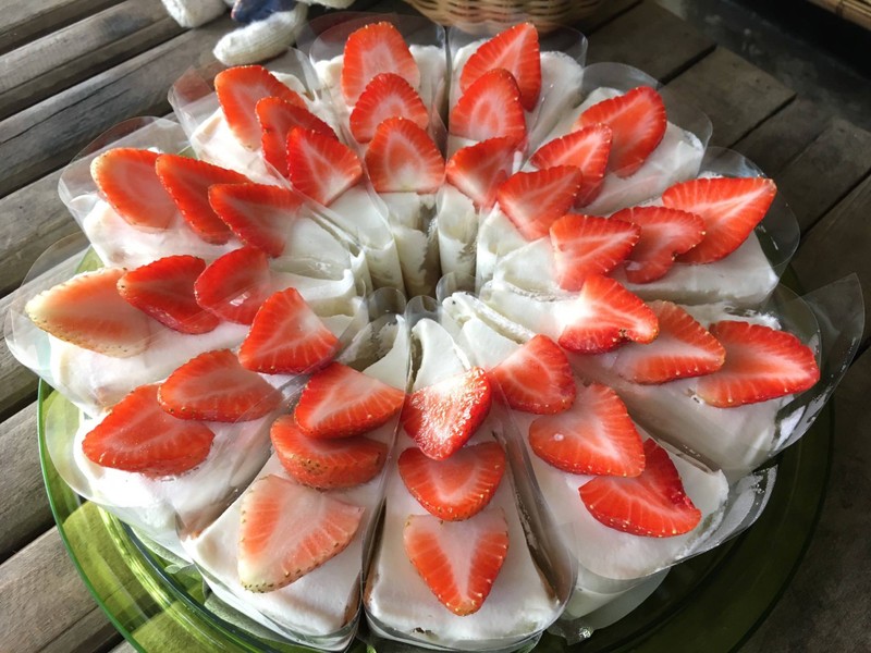 ครีมหวานตัดเปรี้ยวสตรอเบอรี่ลงตัว