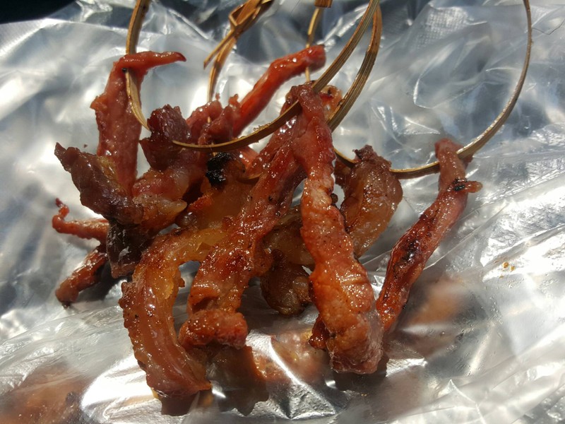 เนื้อย่าง พวงละ ฿10