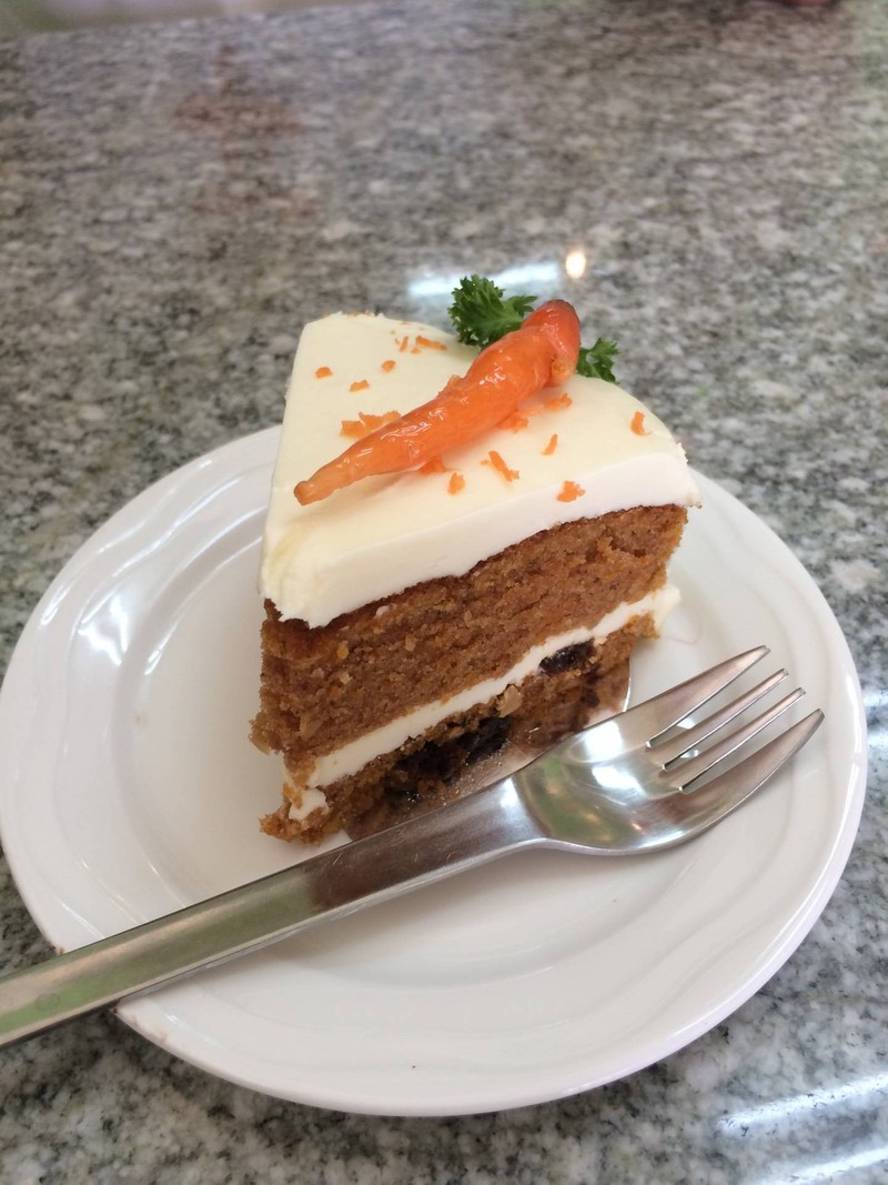 อร่อยมากชิ้นนี้ ไม่หวานมาก เนื้อเค้กนุ่มฉ่ำ ครีมไม่เลี่ยน