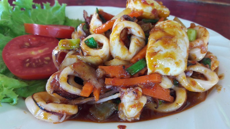 ปลาหมึกผัดไข่เค็ม ใส่พริกเผา หวานเลี่ยน