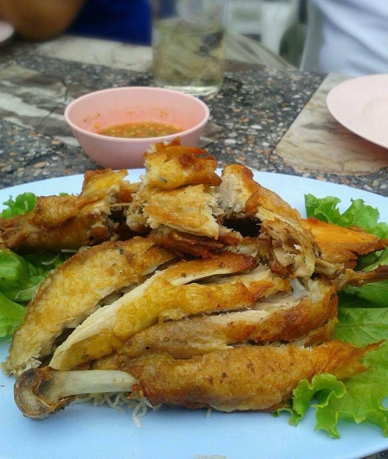 ไก่บ้านต้มสูตรเฉพาะ  กรอบ อร่อย 