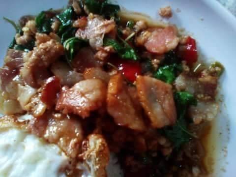 กระเพราเบค่อน