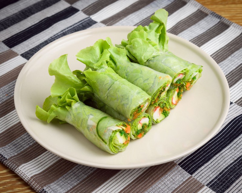 สลัดไส้ปูอัด สาหร่าย ไข่กุ้ง