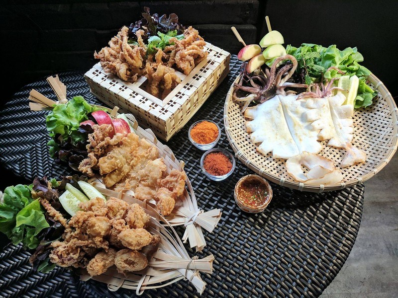 กับหมึก กับใคร ก็อร่อย
หมึกย่างบนหินเกลือหิมาลายัน
และหมึกทอดรสเด็ด สด อร่อย
