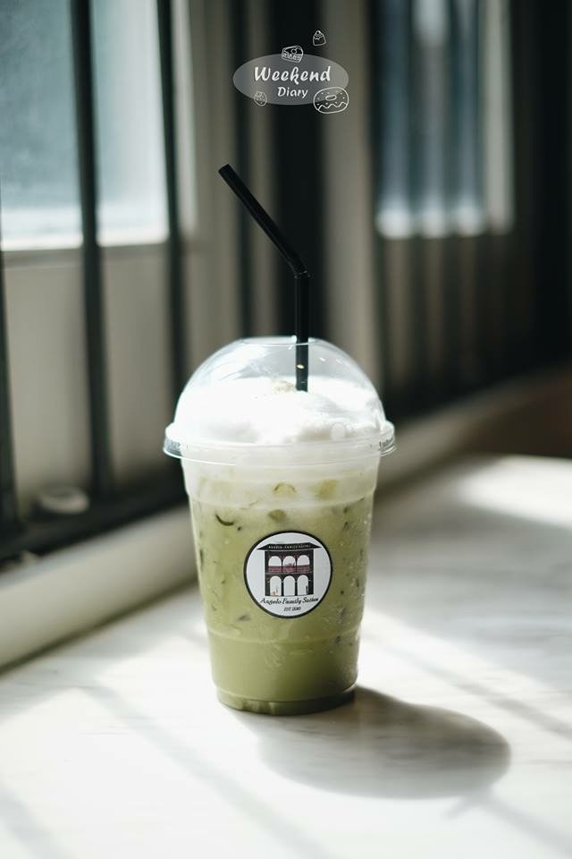 ชาเขียวลาเต้ที่นี่ ชงจากชาพรีเมี่ยม ยิ่งถ้าเป็นชาเขียวร้อน ชาไทยร้อน เค้าจะมีวิธ