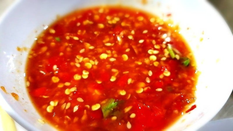 น้ำจิ้มรสชาดแซ่บเว่อร์ ชอบมากมาย แต่คนไม่ชอบทานเผ็ดอาจจะบอกว่าเผ็ดไป