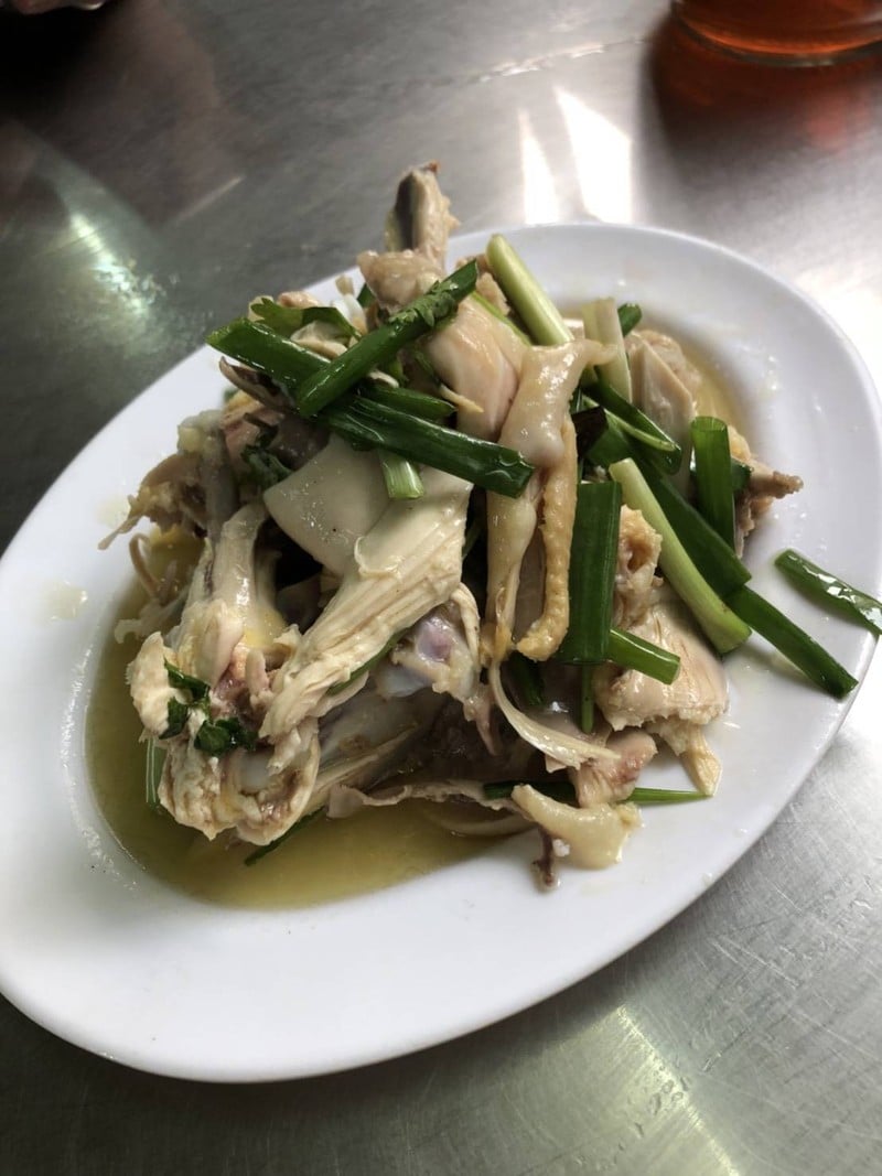 เพื่อนบอกไก่บ้านร้านนี้อร่อย