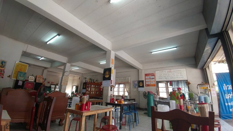 คนไม่เยอะแต่ที่นั่งเยอะดี