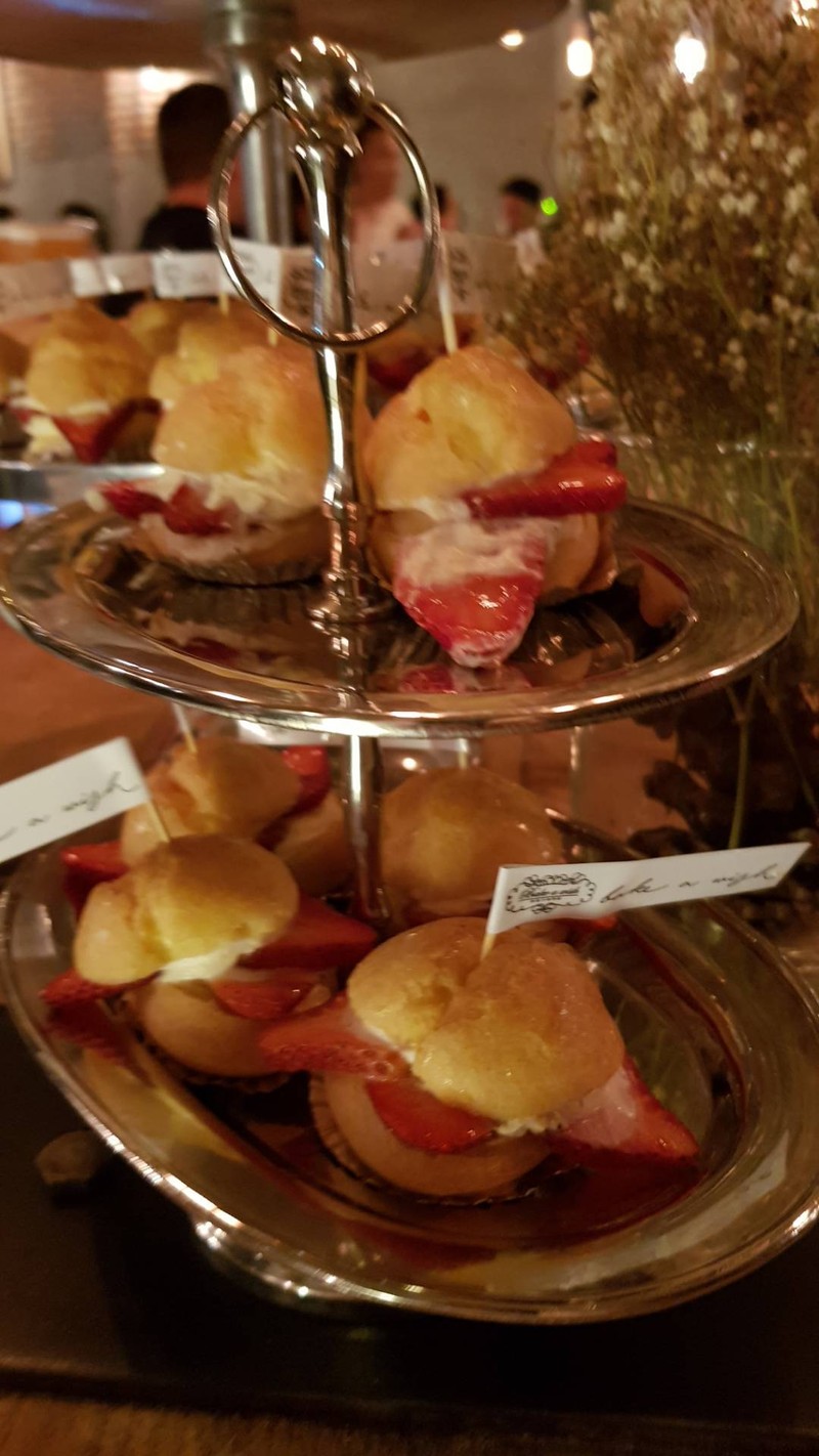 ไปวันเปิดตัวร้านพอดี เลยมีของว่างแจก