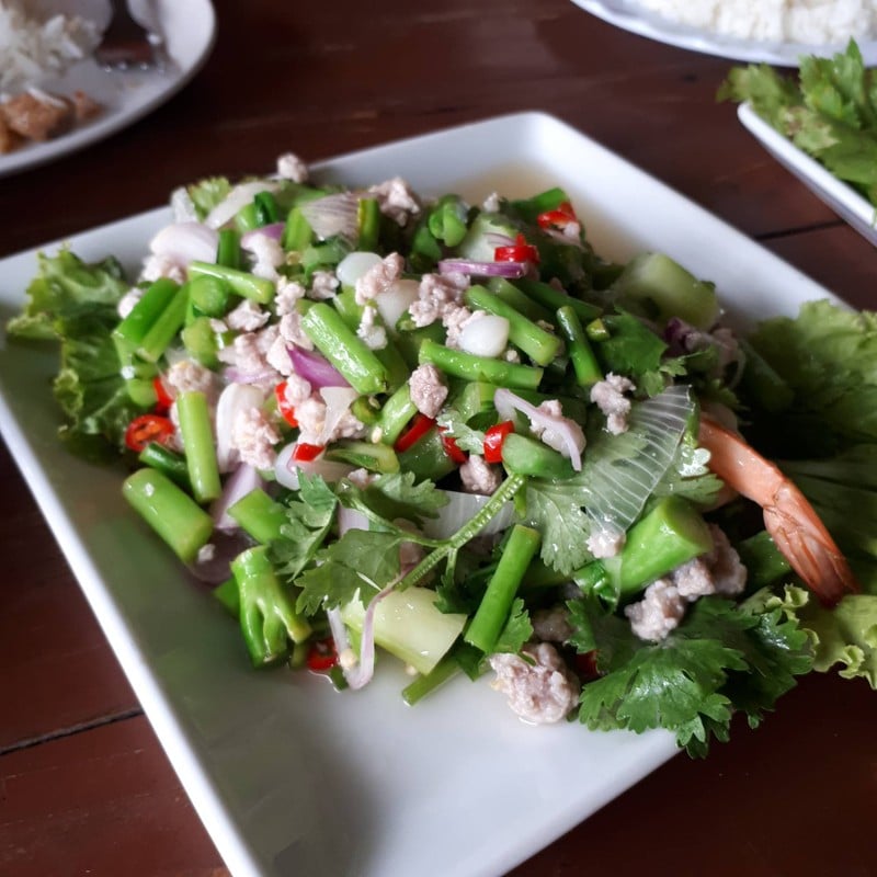 ยำมารสจัดสะใจ กุ้งตัวใหญ่เหมือนกุ๊น