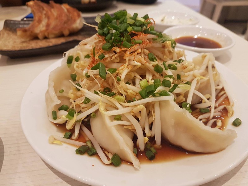 ☆☆☆120.-จืดเลย แป้งไม่เหนียวนุ่ม ถั่วงอกล้นมาก จิ้มกับซอสพอนสึแล้วลงตัว