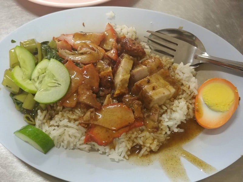 ได้เยอะสมราคา น้ำราดอร่อย ไข่ต้มทั่วไป ผักนิ่มดี