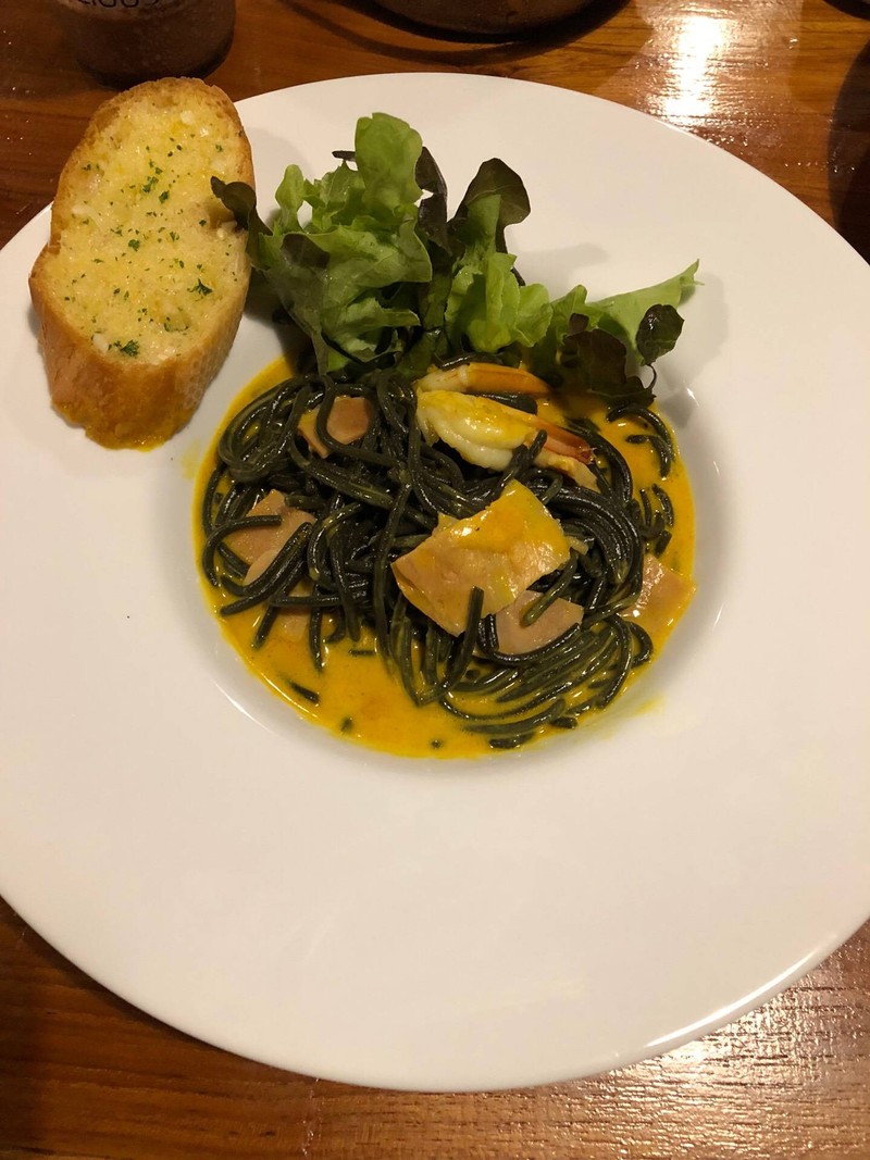 สปาเก็ตตี้ซอสดำแกงกะหรี่ 100.-