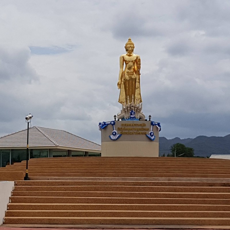 พระพุทธมหานาคาสถิต 