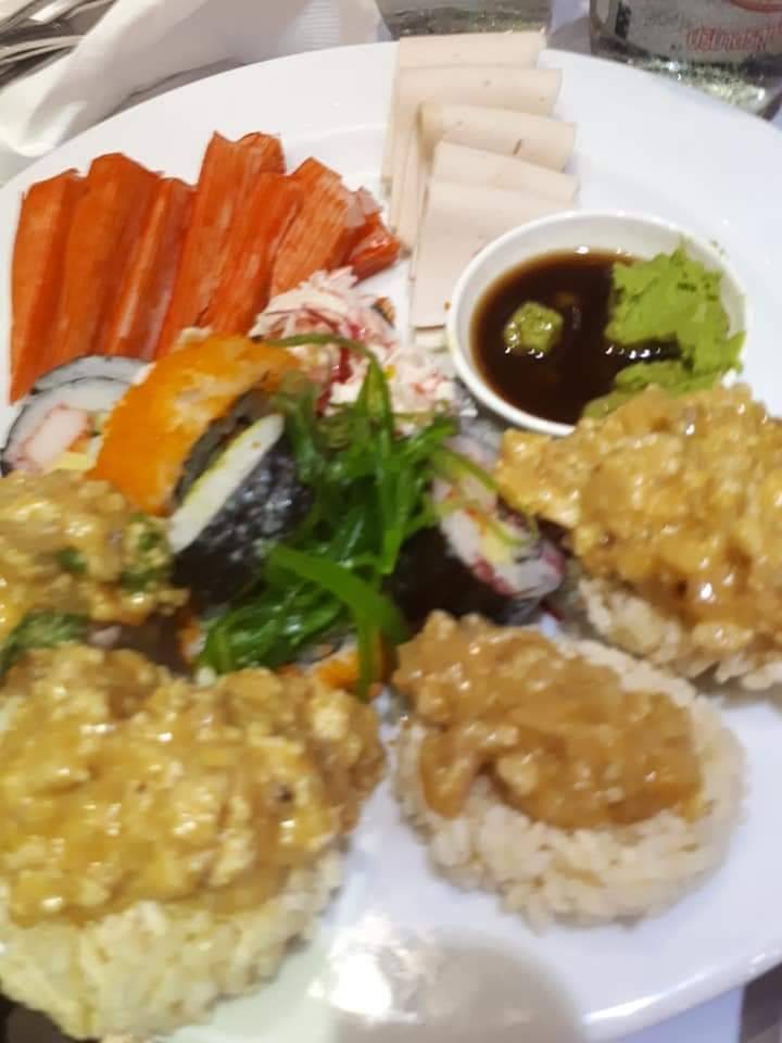 อาหารญี่ปุ่นและปูอัด พอทานได้ค่ะ ข้าวตังจะมีเหมือนน้ำใส่ผลกะหรี่ค่ะ