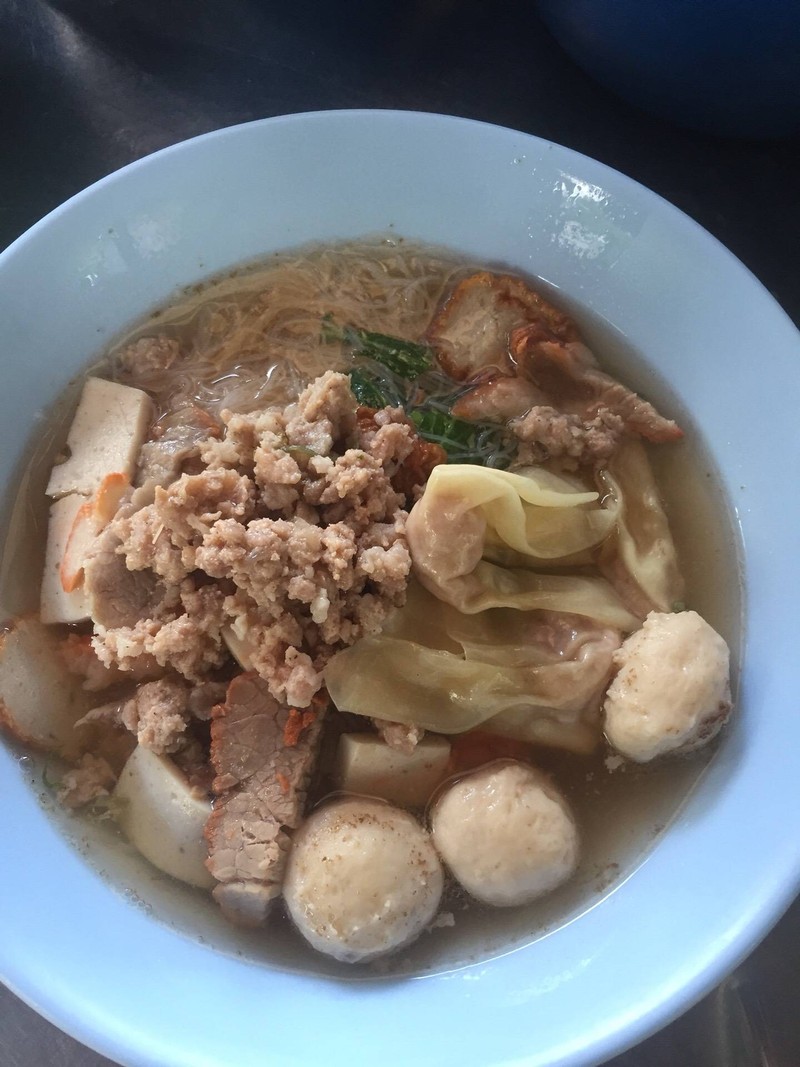 หมี่ขาวต้มยำ เกี๊ยวน้ำคะ