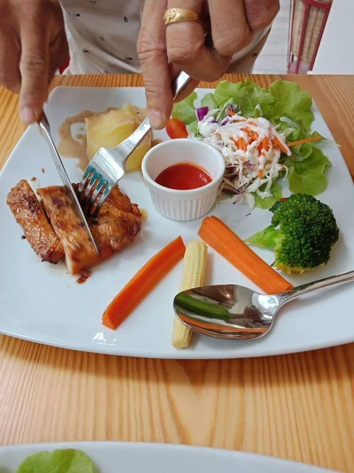 หิวๆ...ไม่รอแล้ว จะกินละนะ