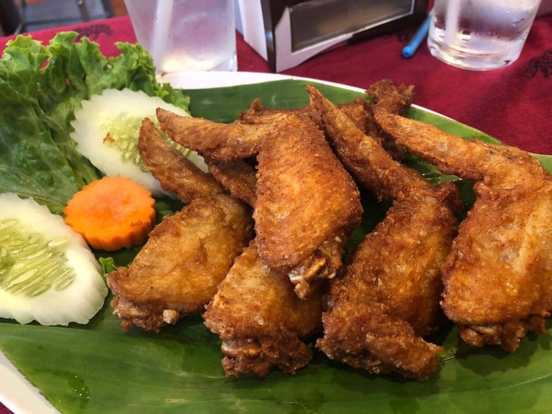 ไก่ทอดร้อนๆ กรอบนอก นุ่มใน อร่อยสุดๆ ถ้ามีเด็กมาต้องชอบแน่นอน