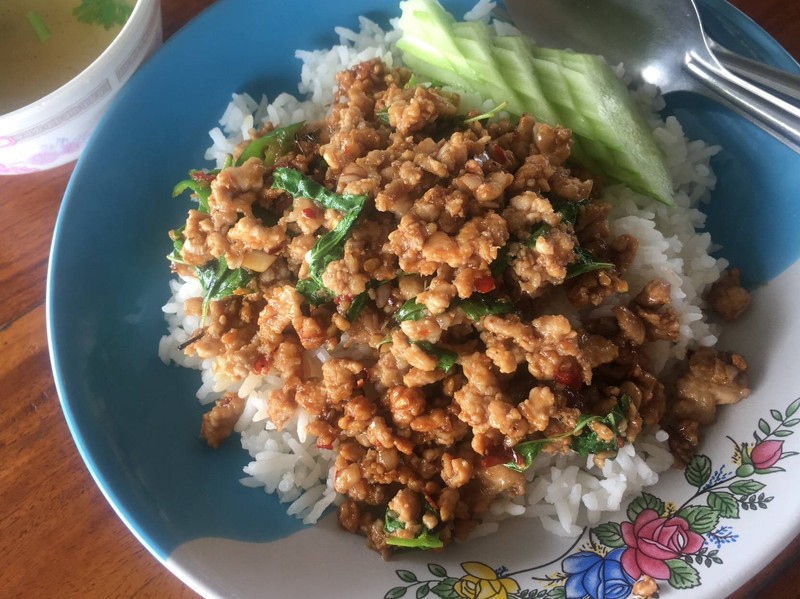 กระเพราหมู 30บาท