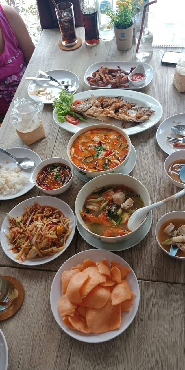 ต้มยำกุ้ง ปลาทอดน้ำปลา ส้มตำ หมูน้ำตก