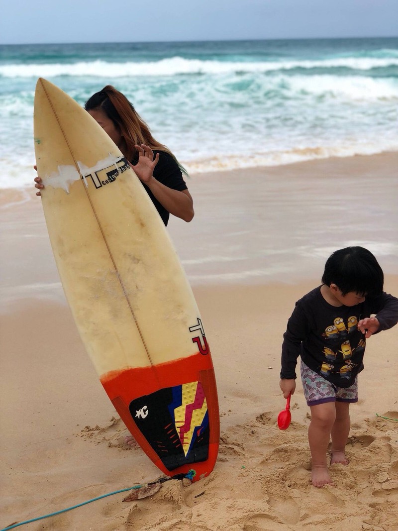 🏄🏻‍♀️🏄🏿‍♂️