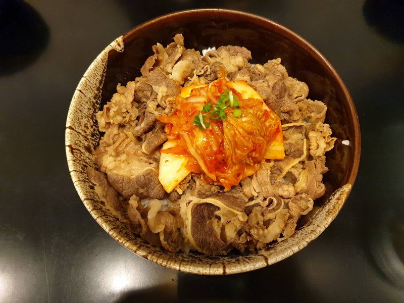 เนื้อชิ้นไม่หนา น้ำราดดี กิมจิพอใช้ได้