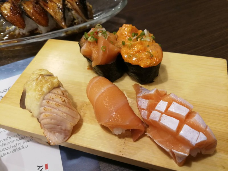 ปลาอร่อยเนื้อปลาก็สดใช้ได้รูปนี้คือกินไปแล้ว 1 ชิ้น