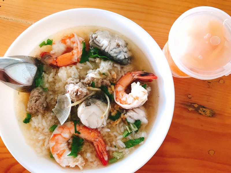 ข้าวต้มกับสละลอยแก้ว