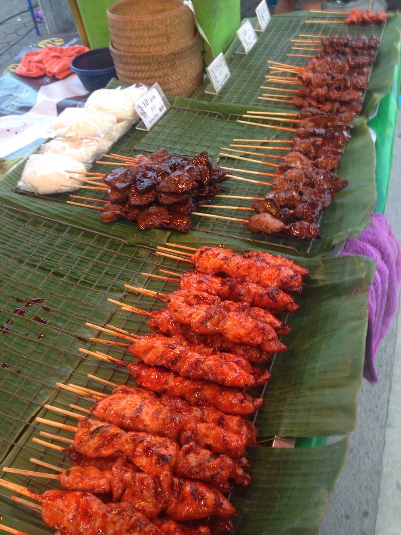 ไก่ปิ้งไม้ละ 10 บาท