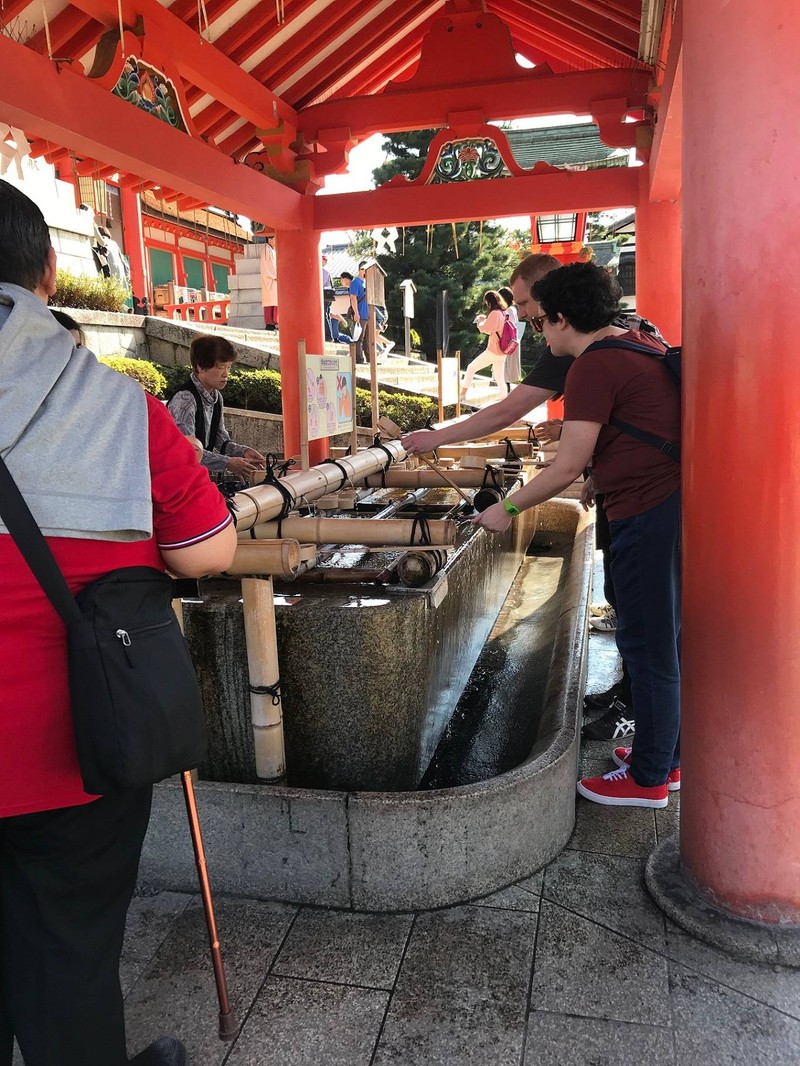 ล้างมือให้สะอาดก่อนเข้าศาลเจ้า ธรรมเนียมของญี่ปุ่น