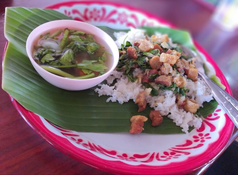 กระเพราหมูกอบอร่อยราคาไม่เเพงโดยส่วนตัวไม่ทานพริกก็ยังสามารถทำออกมาได้รสชาติดีเล