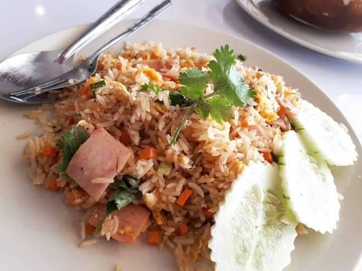 จานนี้ 40 บาทเท่านั้น จานใหญ่มากทาน2คนยังอิ่ม