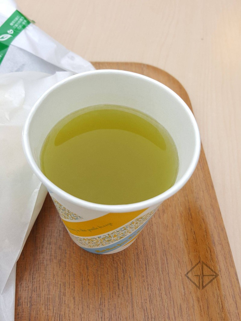 Japanese dumplings and green tea (400 yen)