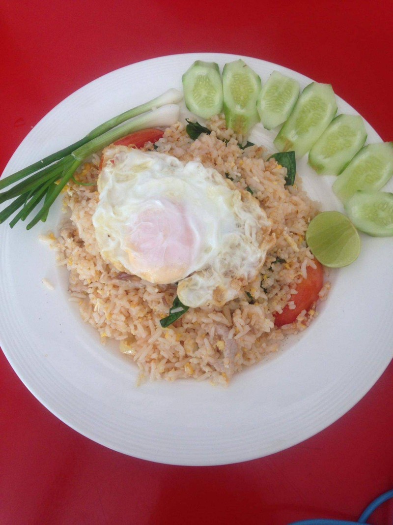 35-40฿ ข้าวผัดไข่ดาว40฿อร่อยคุ้มค่ามากครับ ผัดกระเพรา ราดหน้า พริกแกง ผัดฉ่า ต้ม