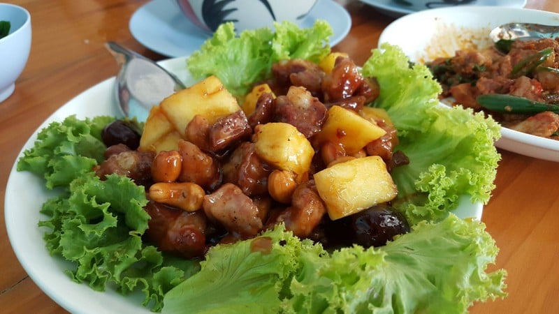 เป็นซี่โครงอ่อนผัดกับซอสรสชาดเปรี้ยวหวานกำลังดี