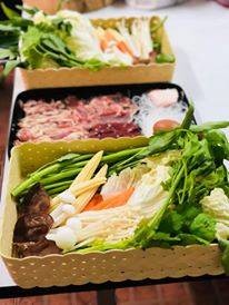 ไม่แพง 1 ชุดมีหมู และผัก ถือว่าเยอะพอสมควร 
คุ้มค่ามากๆ 