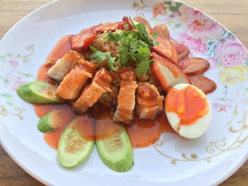 ข้าวหมูแดงหมูกรอบ อร่อยต้องกินซ้ำ