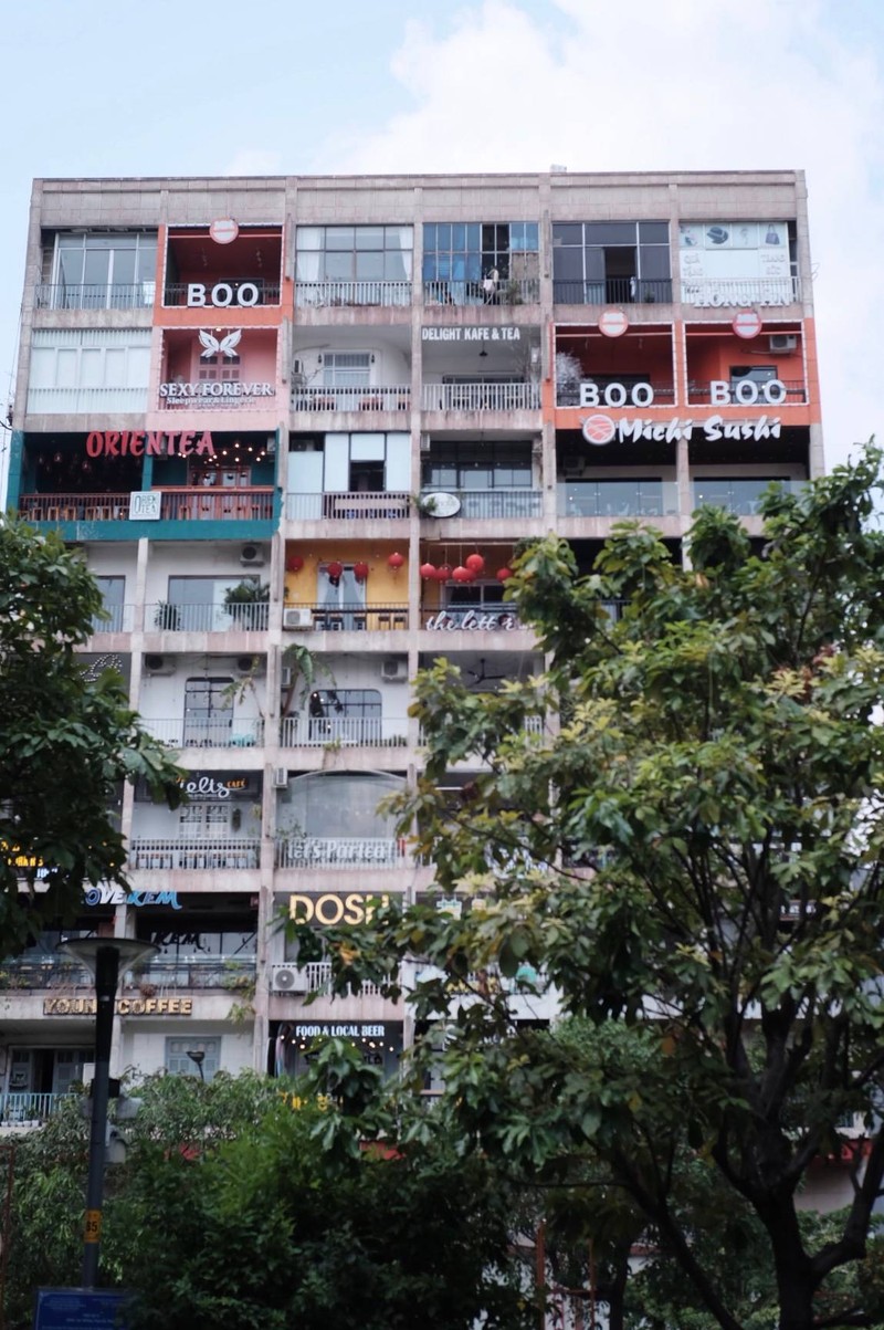 บรรยากาศจากด้านหน้าของตึกค่ะ