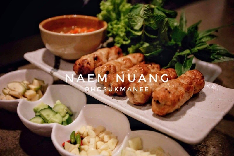 ชุดเล็กมีหมู 3 ไม้ ราคา 90 บาท  ชุดใหญ่มีหมู 5 ไม้ ราคา 150 บาท