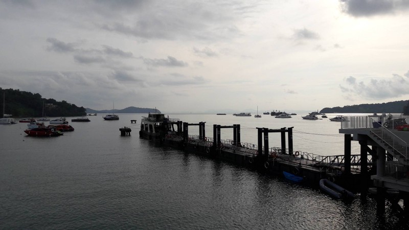 บรรยากาศยามเช้าบริเวณท่าเรือ