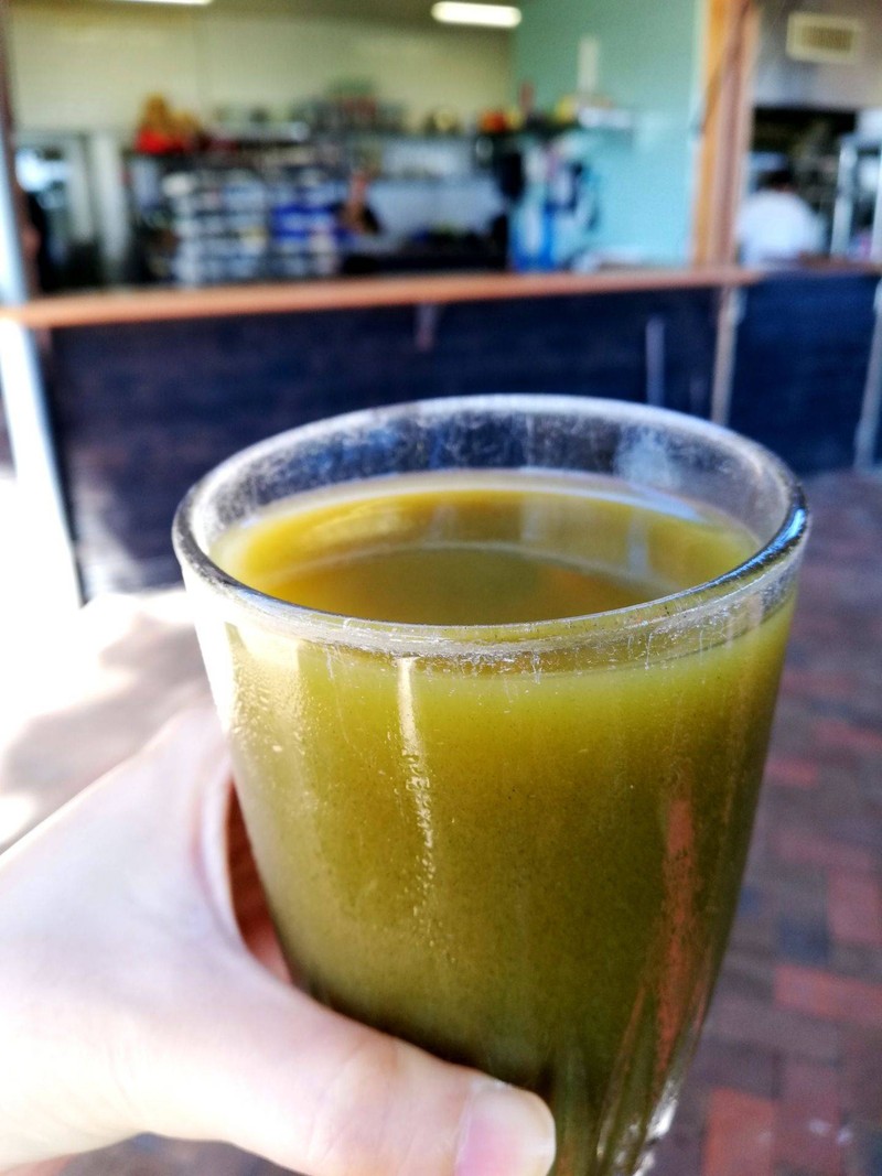 green apple, celery, pear, capsicum, kale, spinach, lemon, ginger