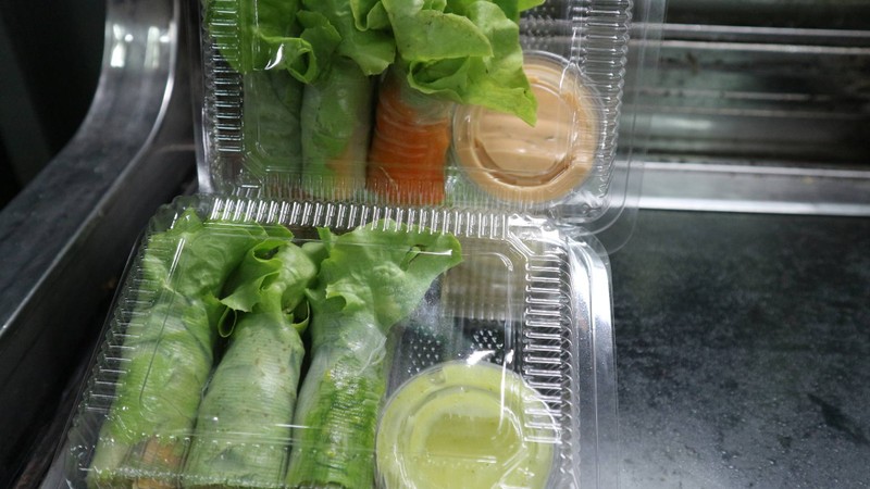 สลัดโรล น้ำจิ้มรสเด็ดกล่องละ35 อร่อยฟิน จิ้มเพลิน